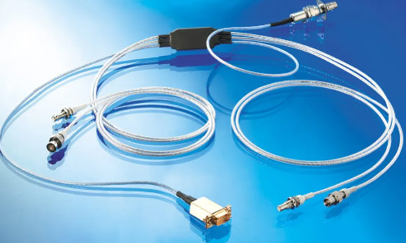 什么是符合MIL-STD-1553标准的连接器和组件？